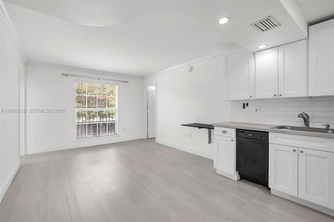 Foto del edificio - 3245 Virginia St