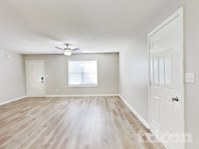 Building Photo - 73 Seagrave Ct