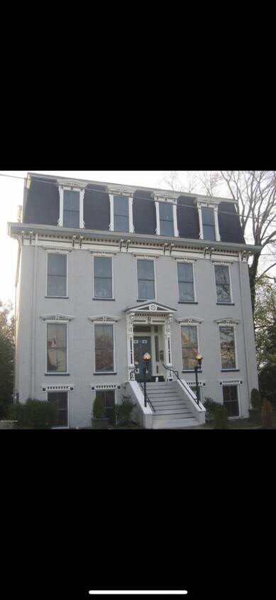 Primary Photo - 612 E Main St