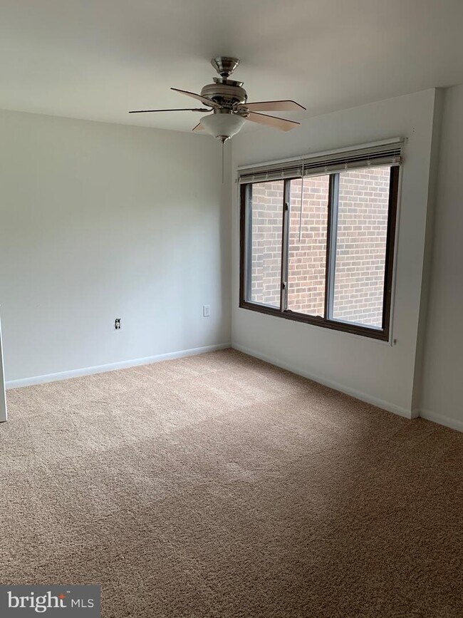 Foto del edificio - 15704 Dorset Rd
