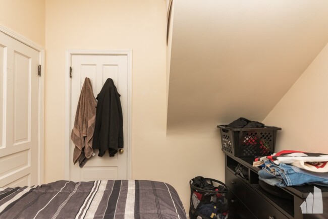 Foto del edificio - 854 W Buckingham Pl