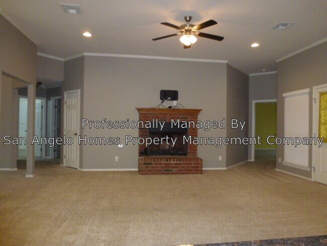 Building Photo - 6006 Carrizo St
