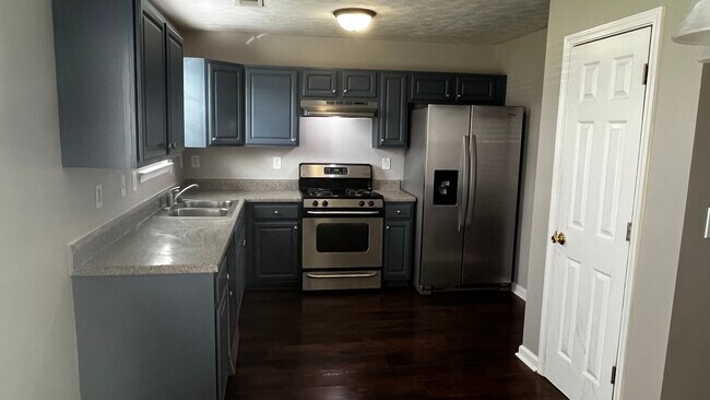 Kitchen with stainless steel appliances - 2800 Carolina Rdg