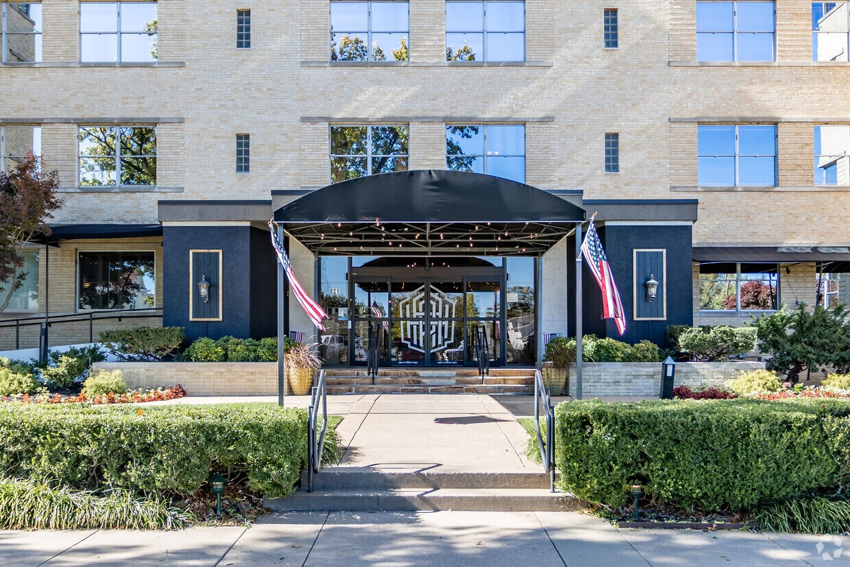 The Apartments at Hotel Phillips Bartlesville, OK