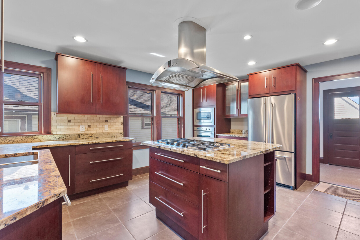 Foto principal - 1847 N Warren Ave