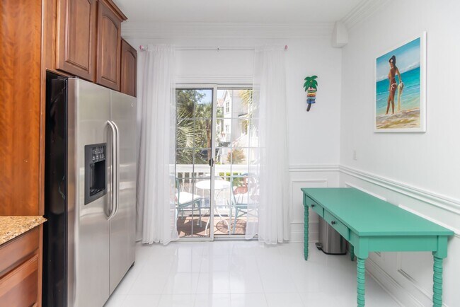 Foto del edificio - Lovely Townhome Available In Yacht Cove