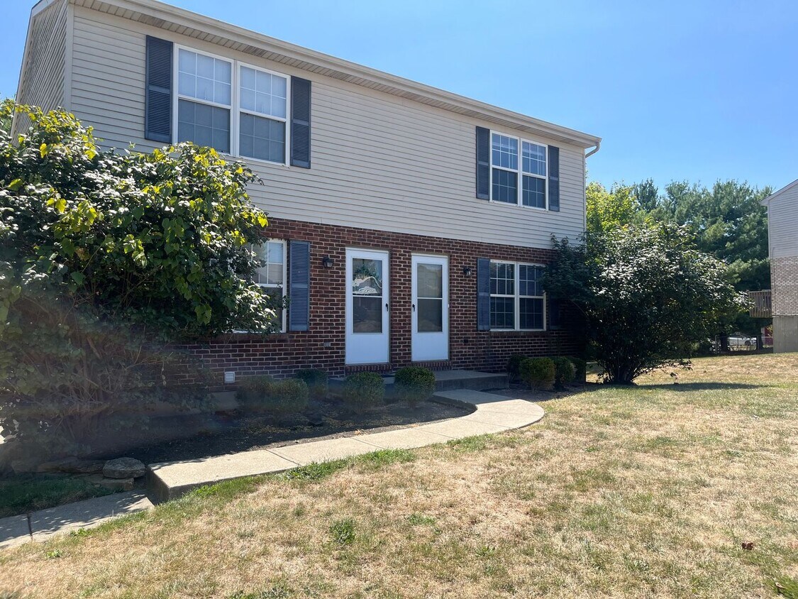 Primary Photo - 255 Autumn Way