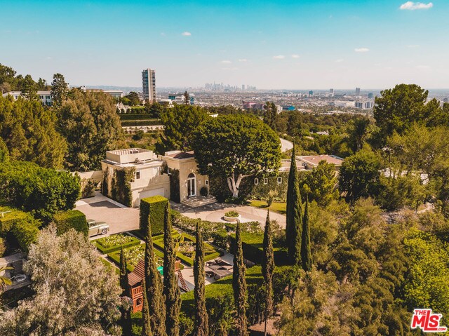 Primary Photo - 1121 El Retiro Way