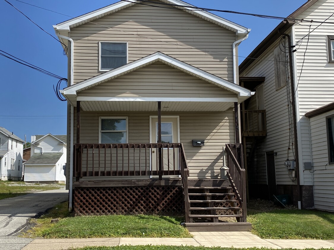 Front - 735 Locust St