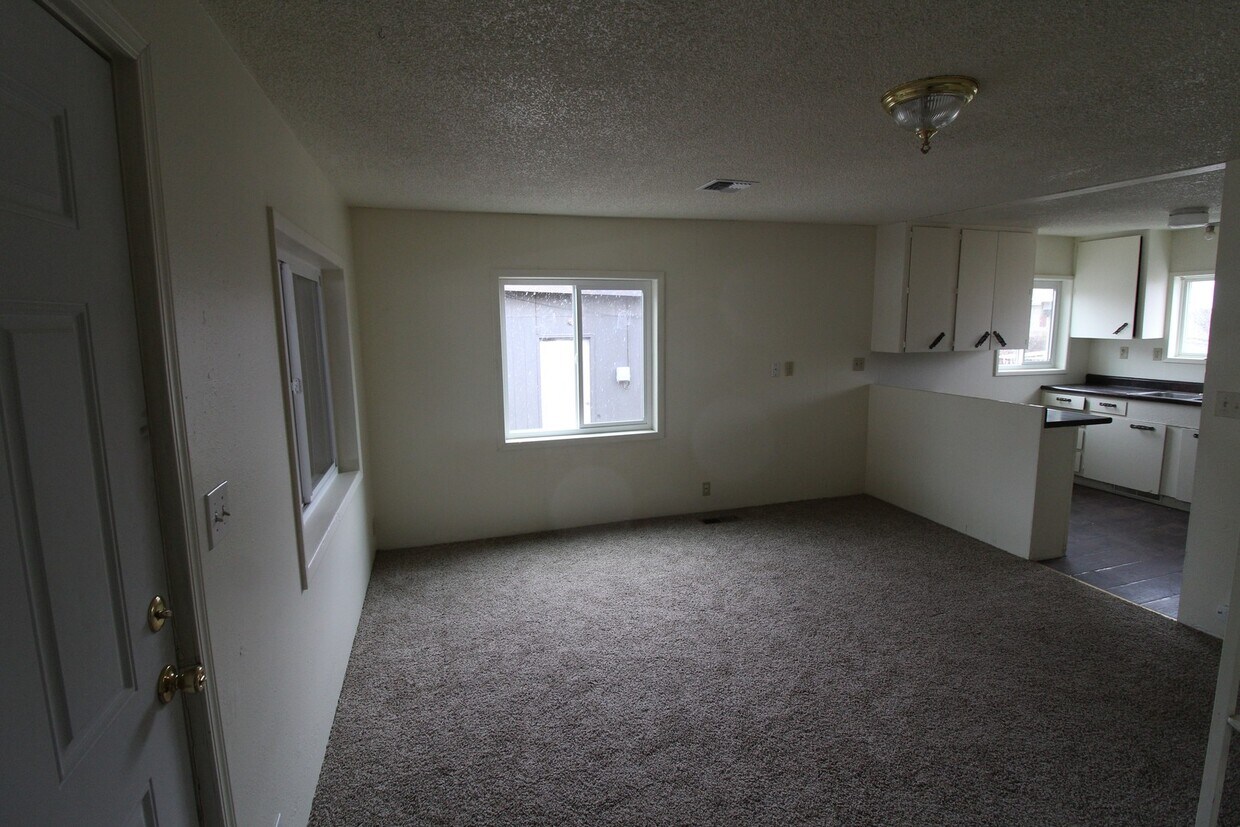Primary Photo - 4111 Homedale Rd