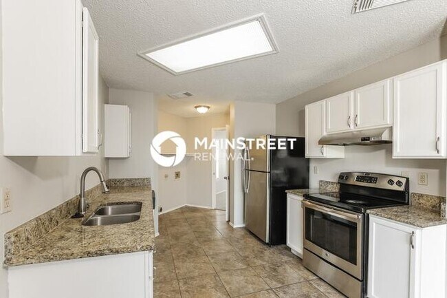 Foto del edificio - 4 Bedroom Pet-Friendly Home in San Antonio, TX with Main Street Renewal