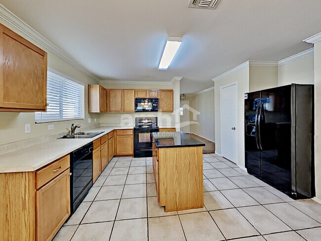 Foto del edificio - 24727 Maple Crest