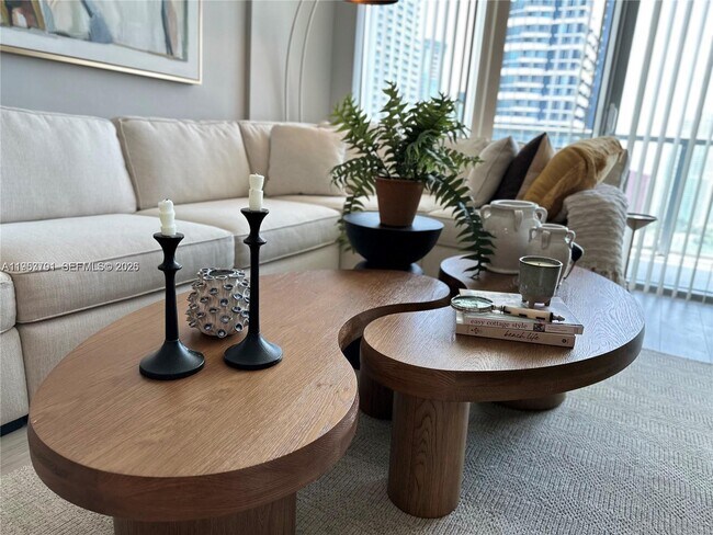 Foto del edificio - 79 SW 12th St