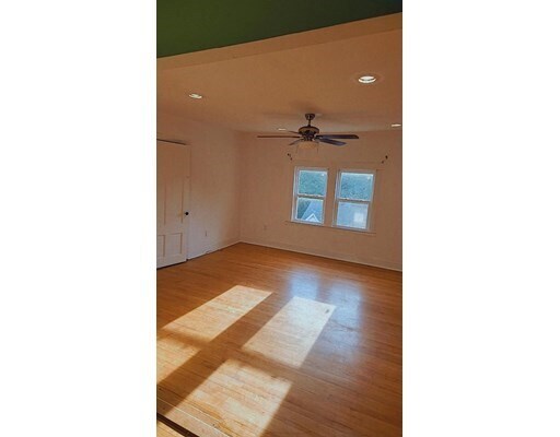 Building Photo - 44 Uxbridge St