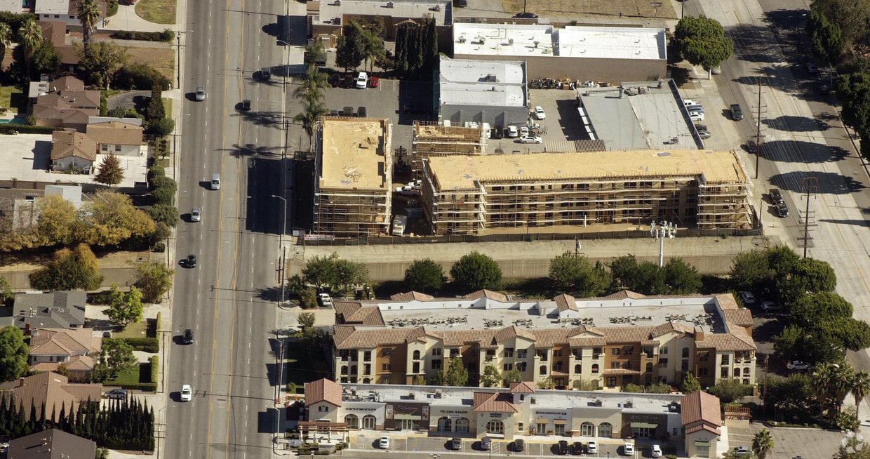 Primary Photo - 135-139 W Live Oak Ave