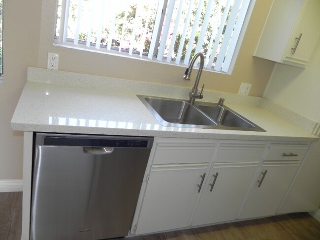 Foto del edificio - 8602 Chapman Ave