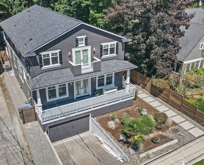 Building Photo - Gorgeous Spacious NE Portland Home