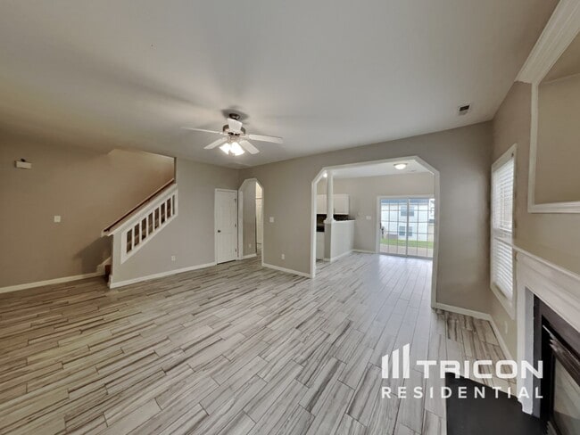 Foto del edificio - 4104 Bay Rum Ln