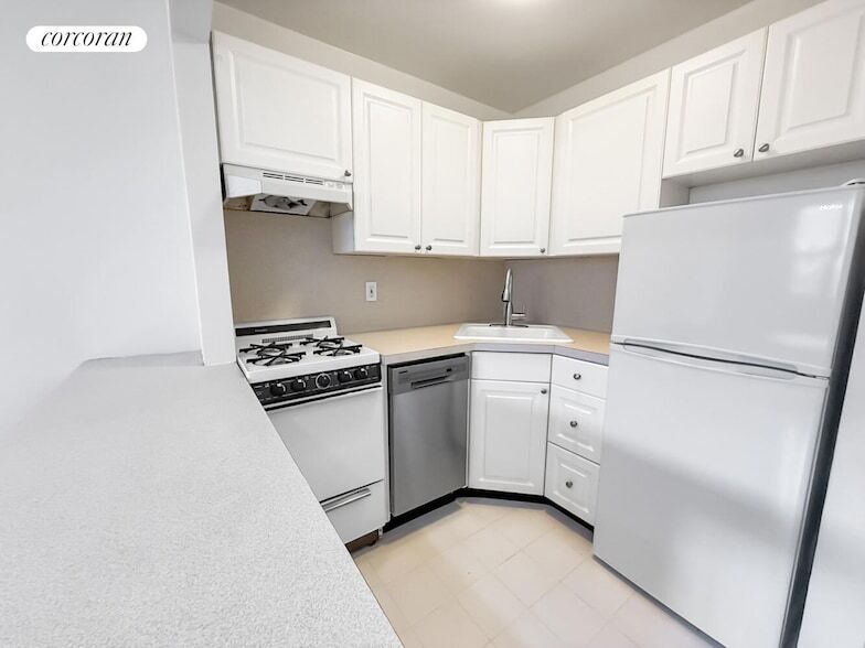Foto del edificio - 330 E 77th St