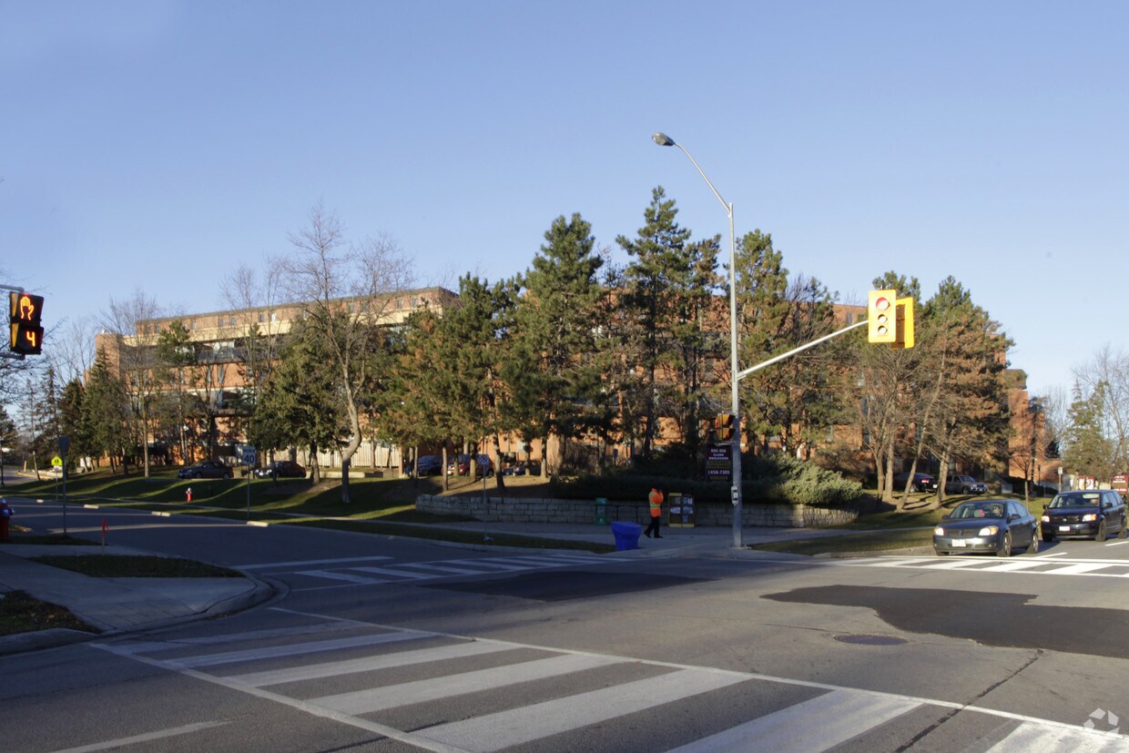 Clark Townhomes 800806 Clark Blvd Brampton, ON