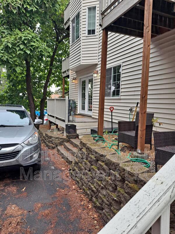 Building Photo - 1245 NE Williams St