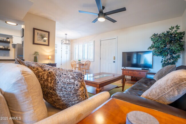 Foto del edificio - 4950 N Miller Rd