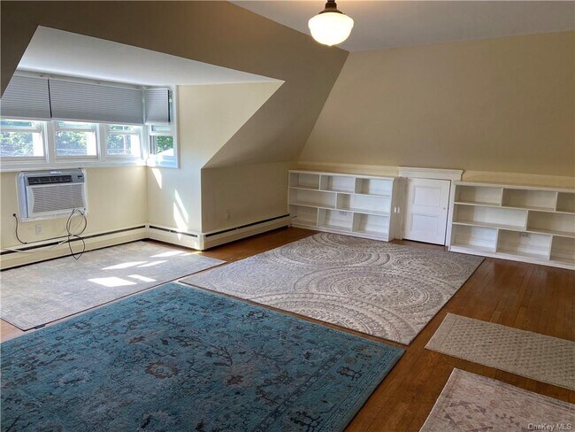 Building Photo - 233 S Broadway