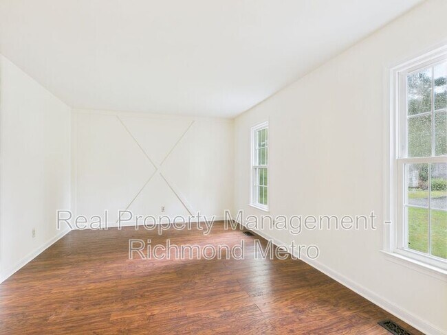 Foto del edificio - 8621 Sunset Knoll Rd