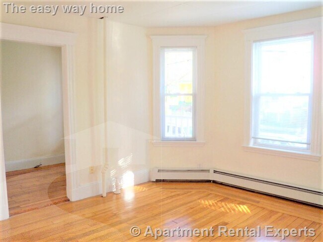 Building Photo - 40 Linden Ave