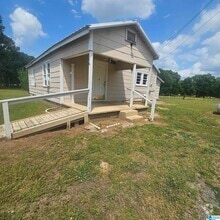 Building Photo - 636 Boiling Springs Rd