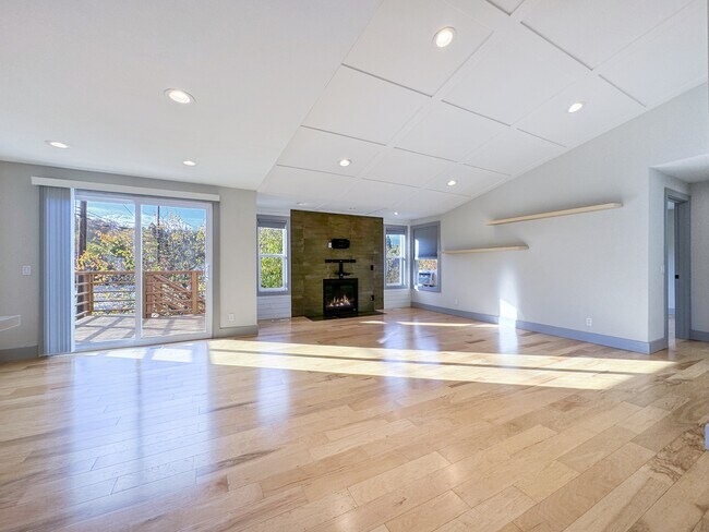 Foto del edificio - 5657 23rd Ave SW