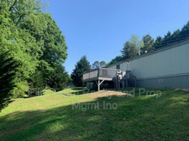 Building Photo - 2975 Cedarvale Rd