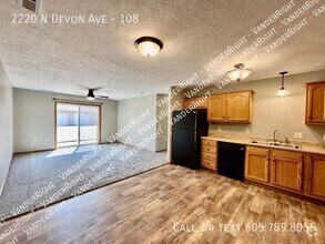 Building Photo - 2220 Devon Ave