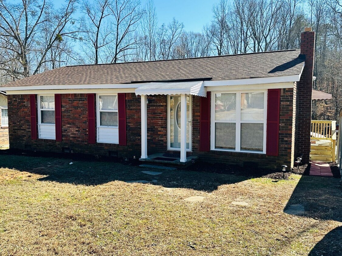 Primary Photo - In Greer completely Renovated 3 bedroom - ...