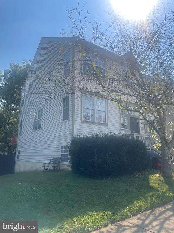 Primary Photo - 210 Heaton Ct