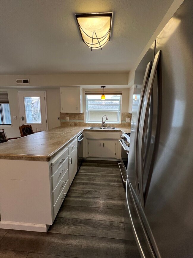 Foto del edificio - Short walk to the Beach / Available Now / Pets Welcome