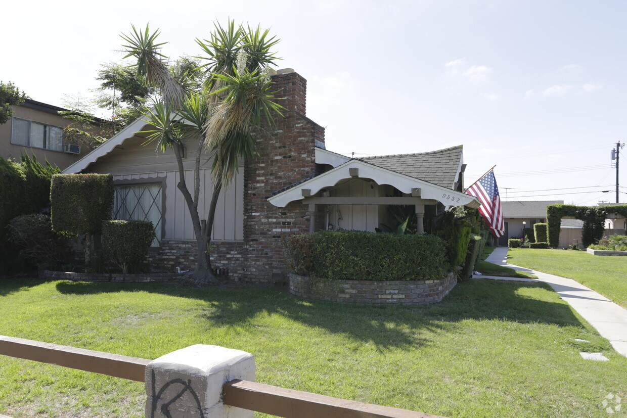 Building Photo - 9542 Maureen Dr