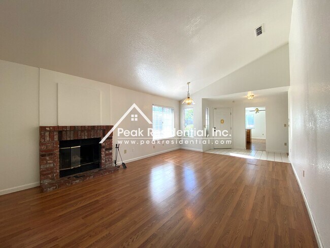 Foto del edificio - Charming 3bd/2ba Home near Cosumnes River ...