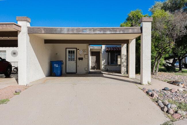 Photo - 2724 S Azalea Dr House