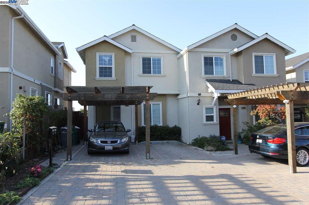 Foto principal - 15667 Liberty St