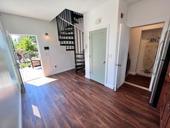 Building Photo - 1174 Ocean Ave