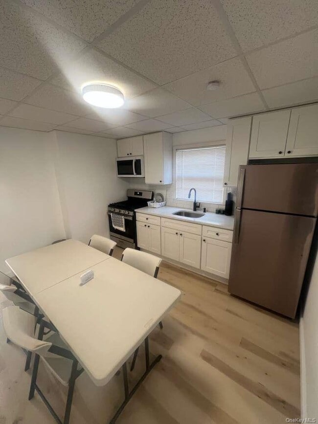 Building Photo - 223 S 8th St