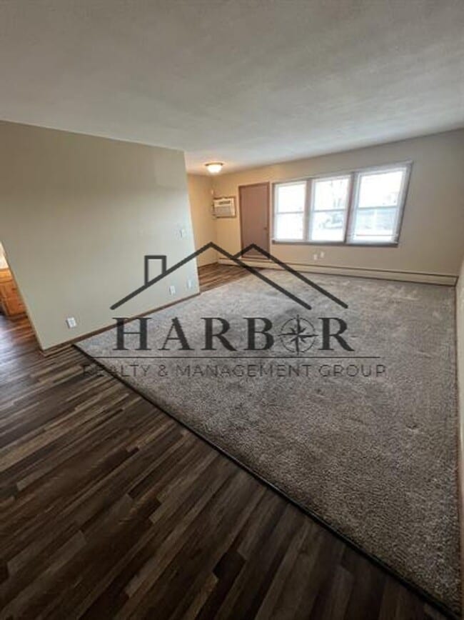 Foto del edificio - Cozy 2 Bed, 1 Bath – Perfect for Roommates...