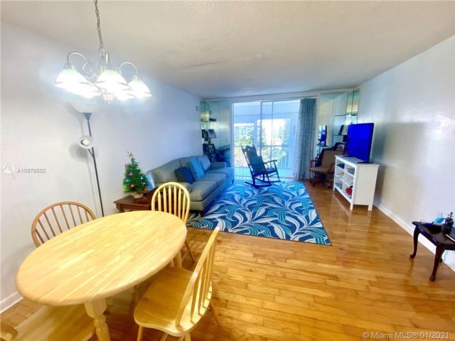 Building Photo - 2851 Leonard Dr