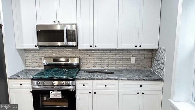 Building Photo - 723 Linnard St