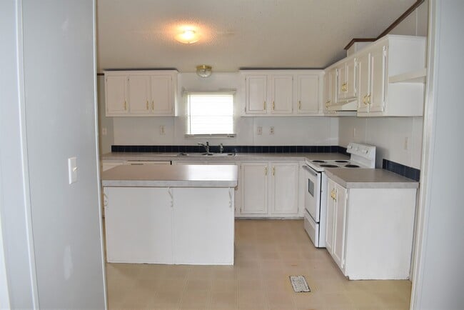 Kitchen - 6208 Norton Dr