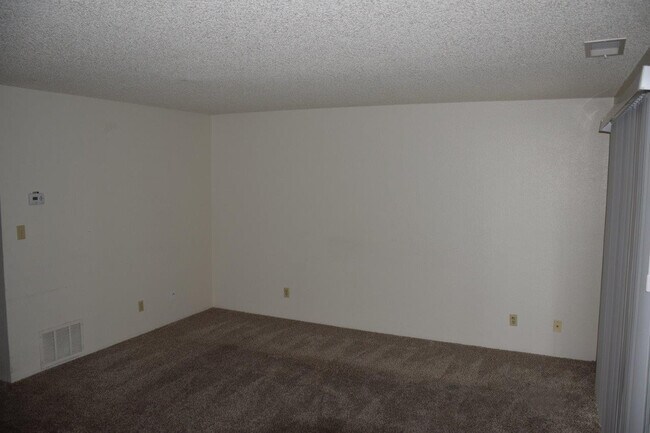 Foto del edificio - Ground Floor Condo At Carson Park!
