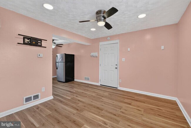 Foto del edificio - 2437 Iverson St