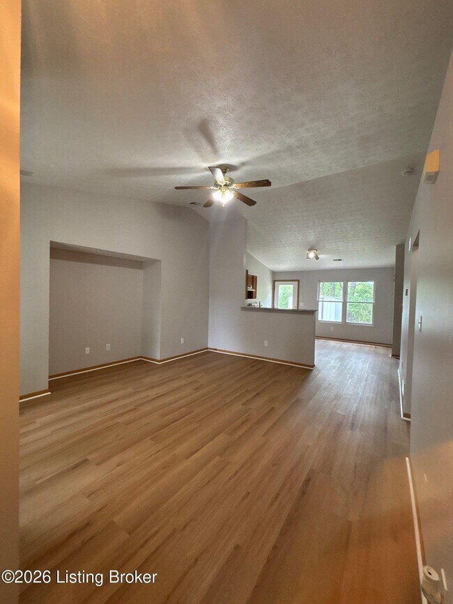 Foto del edificio - 6711 Hunters Creek Blvd