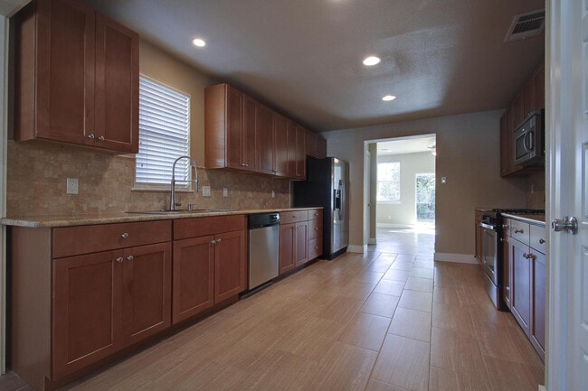 Building Photo - UT PRE-LEASE: Newly Remodeled West Campus ...